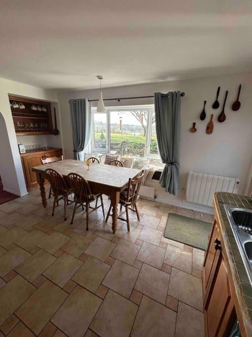 Wooden Cottage With Lake View Enniskillen Ngoại thất bức ảnh