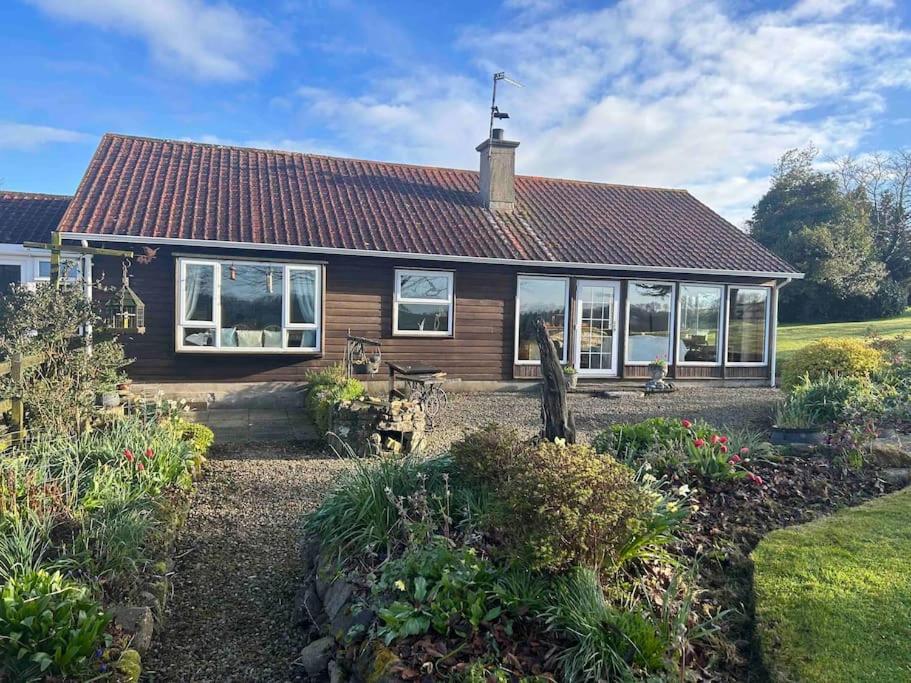 Wooden Cottage With Lake View Enniskillen Ngoại thất bức ảnh