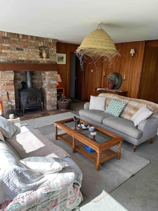 Wooden Cottage With Lake View Enniskillen Ngoại thất bức ảnh