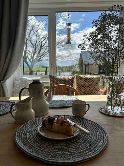 Wooden Cottage With Lake View Enniskillen Ngoại thất bức ảnh