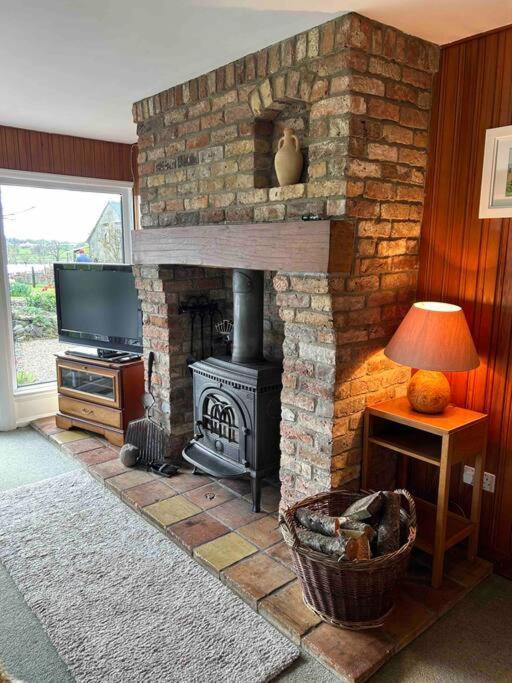 Wooden Cottage With Lake View Enniskillen Ngoại thất bức ảnh