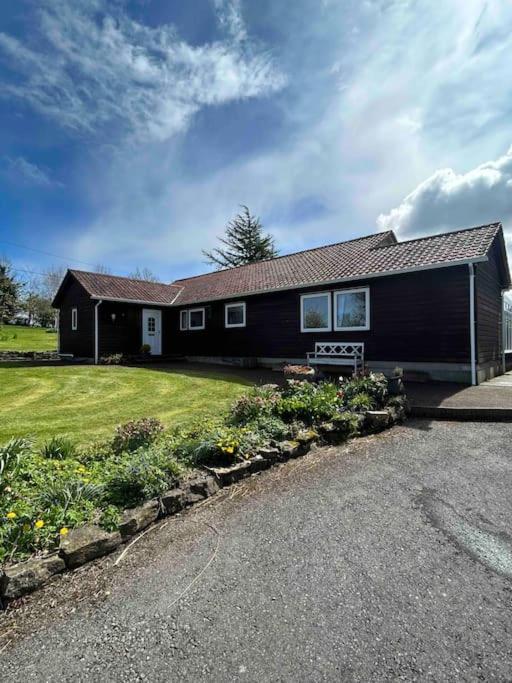 Wooden Cottage With Lake View Enniskillen Ngoại thất bức ảnh