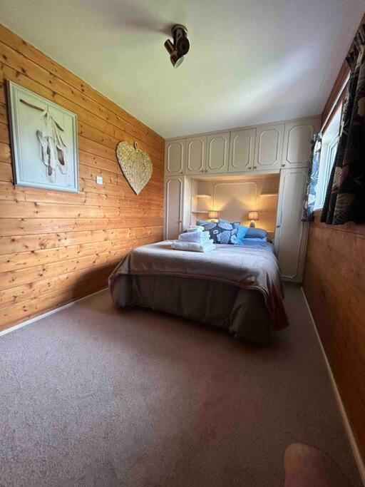 Wooden Cottage With Lake View Enniskillen Ngoại thất bức ảnh